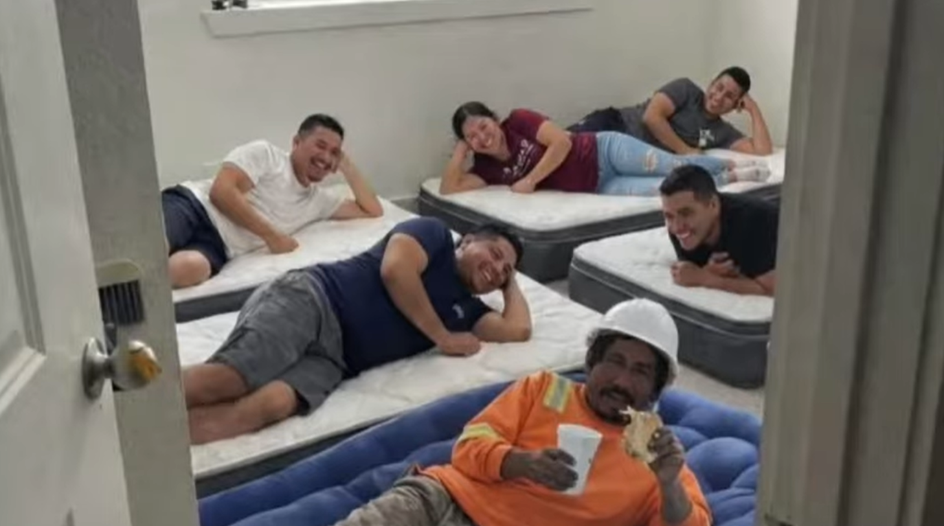 La llamada de Michael Boor a una casa de «solidarios acogedores de importados», pero si van a tu casa…