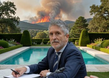 Que los vecinos de El Escorial se tranquilicen: su ilustre vecino nunca dejará que se le queme su casoplón