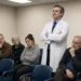 El médico que vive todavía antes de 2020 y que se cree que aún nos la puede colar