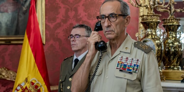 El General Jefe del Ejército de Tierra al más puro estilo Gila: «¿Es el enemigo…?»